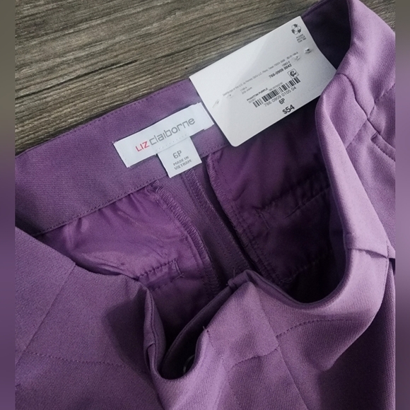 Liz Claiborne cropped mid rise pants size 6P NWT - Picture 2 of 3